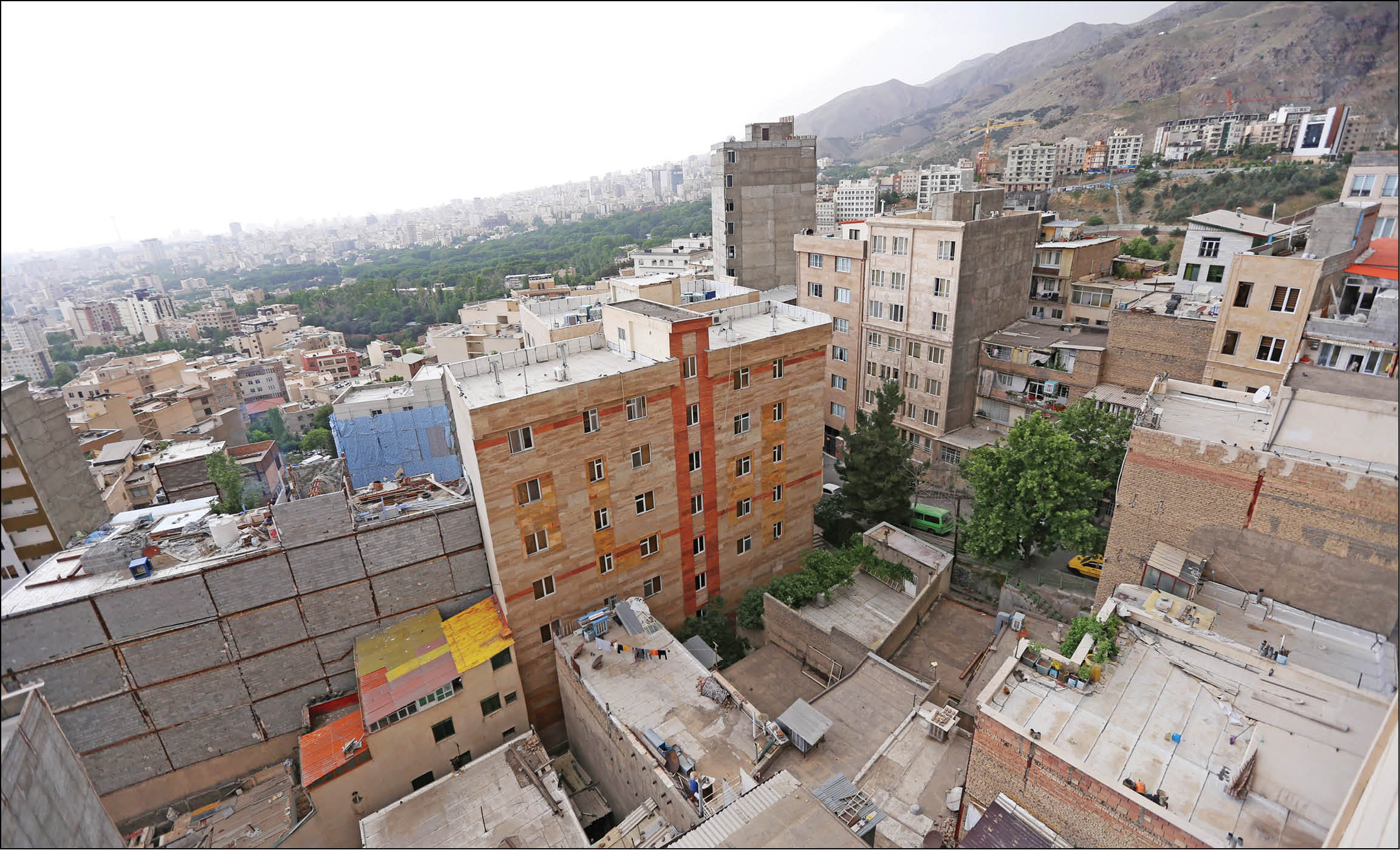اهالی گلابدره در نشستی با فرماندار شمیرانات، مشکلات ساختوساز بیرویه در این محله را شرح دادند