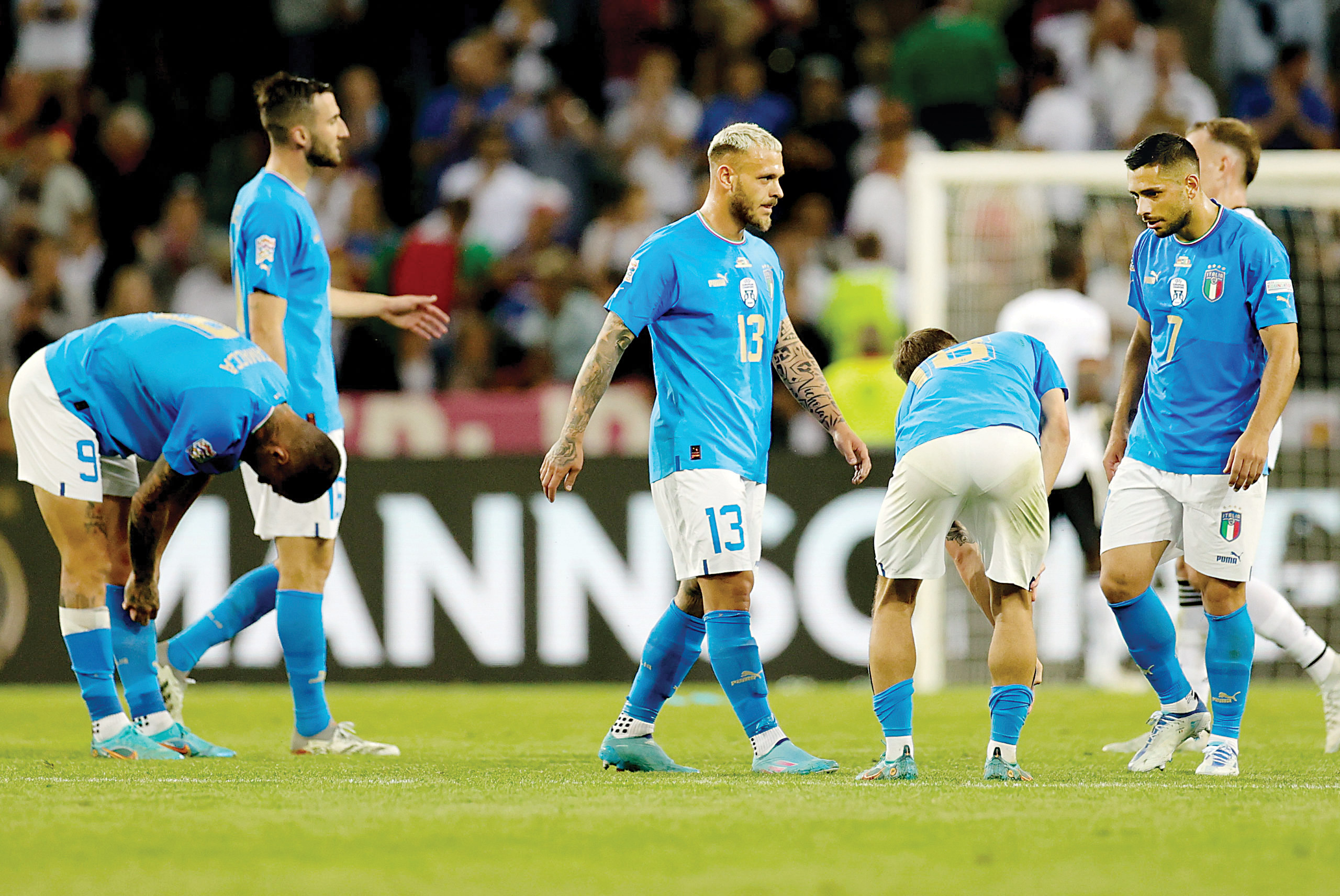 تحقیر پشت تحقیر