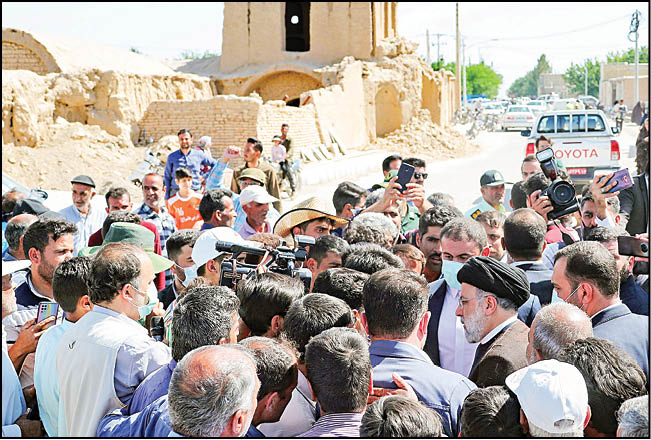 رئیسی: ما به قلب مشکلات می‌زنیم