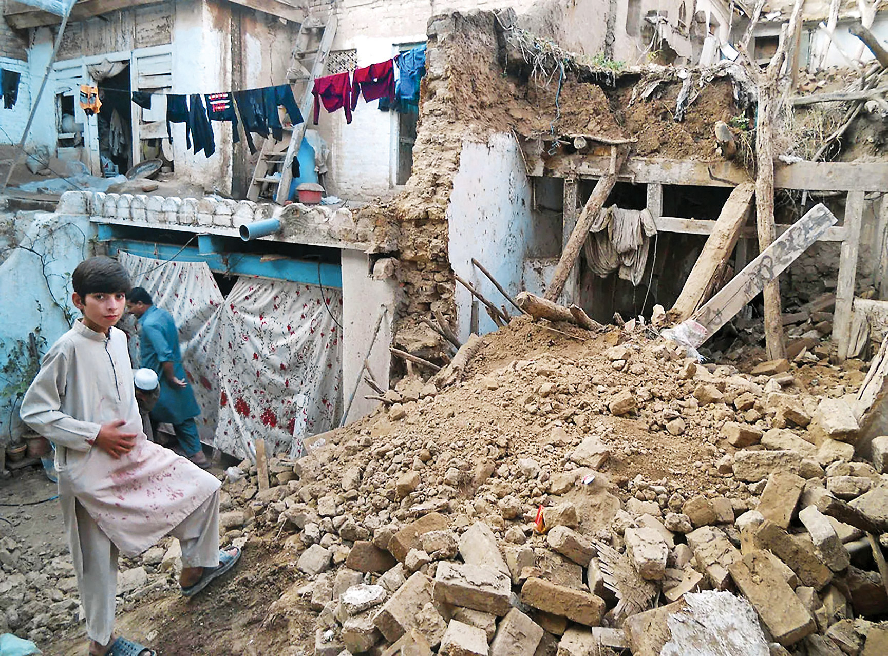 صبح دیروز 2هواپیمای حامل کمک‌های اولیه از ایران راهی افغانستان شد