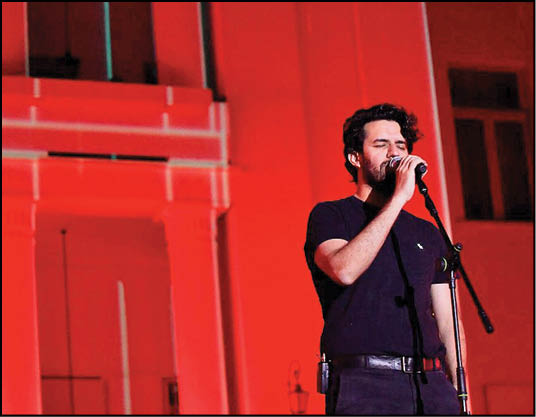 بیا نزدیک‌تر