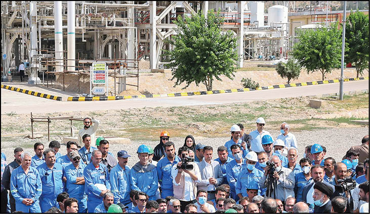 ساعتی نیست که از زندگی مردم غافل باشم