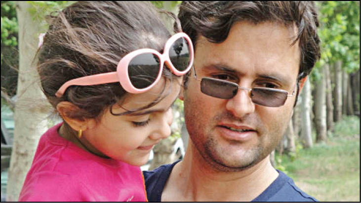 همش منتظر بودم بابا بلند بشه