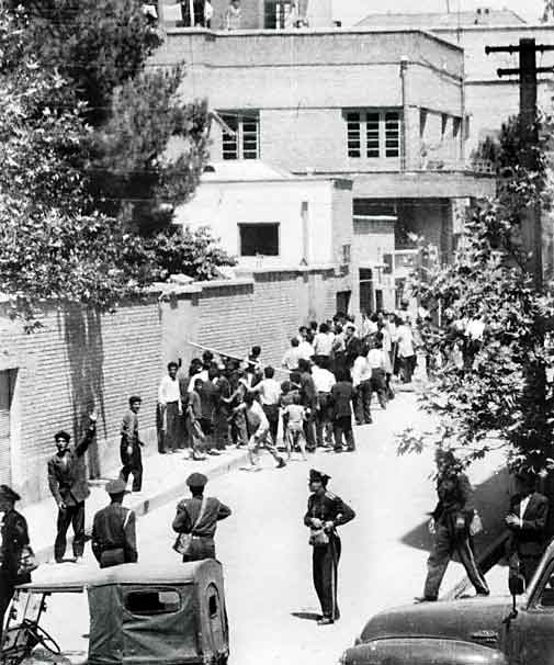 هرگز سپیده‌‌دم را اینگونه سرخِ سرخ ندیدم*