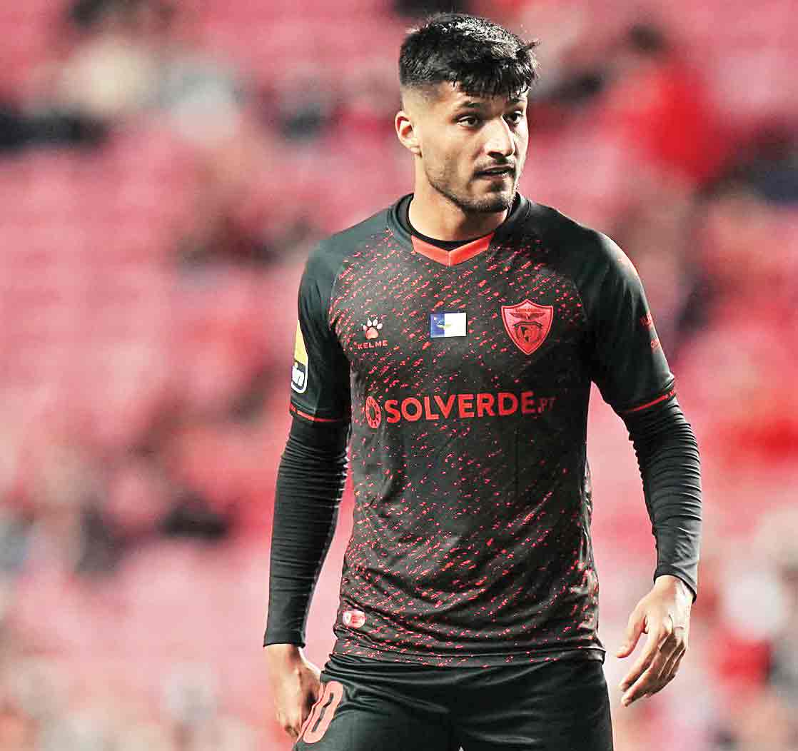 محبی در لباس آبی؟