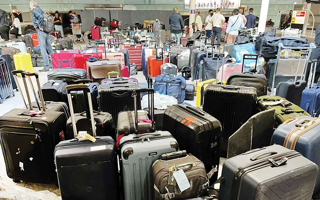 کمک برای انتقال چمدان