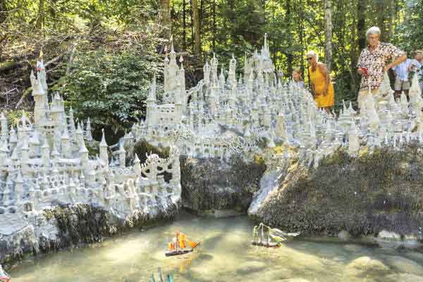 کاخ‌های سفالین یک هنرمند