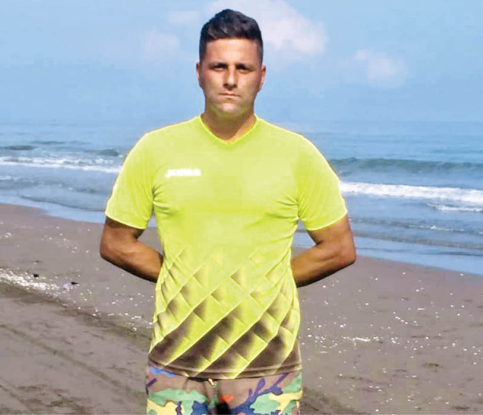 ناجی جوان که تاکنون جان افراد زیادی را در دریا نجات داده از لحظه‌های مرگ و زندگی می‌گوید