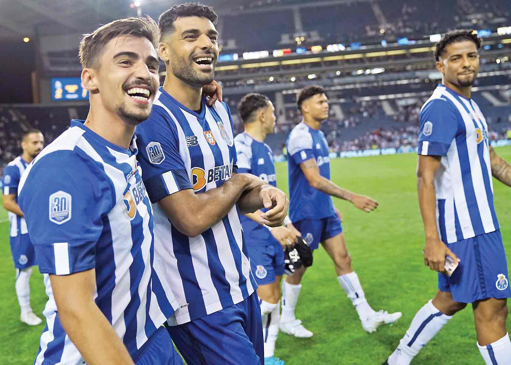 همه تار و مار، جز طارمی!