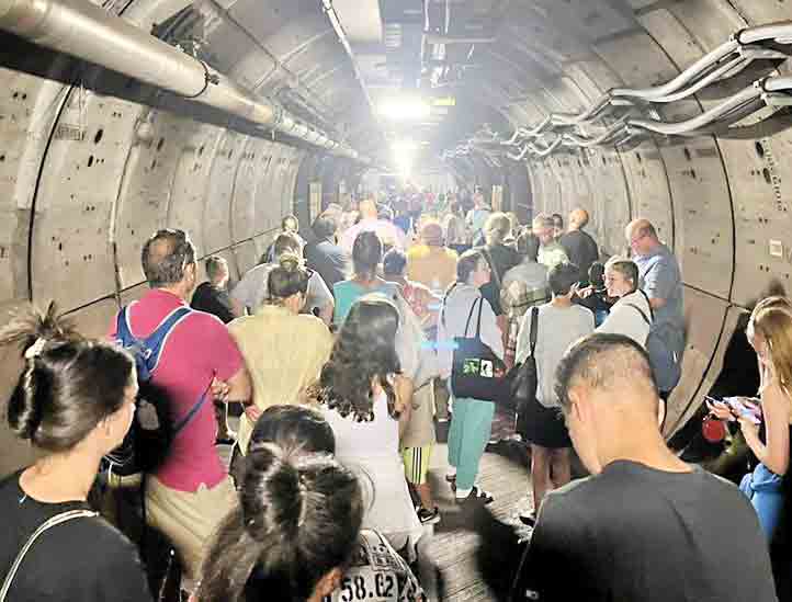 حبس در تونل زیردریایی