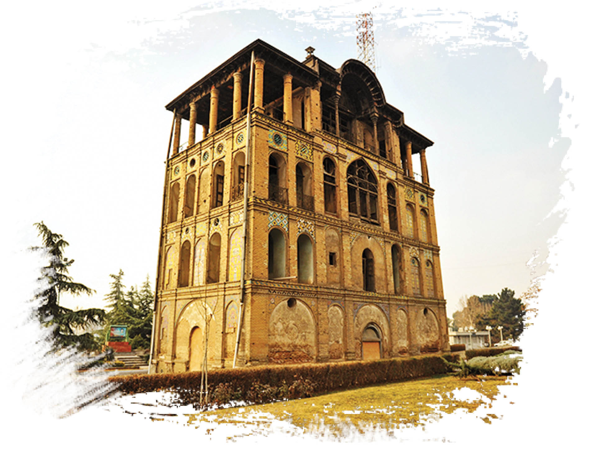 همه‌چیز درباره عمارت کلاه‌فرنگی کاخ عشرت‌آباد که از دوران حکومت قاجار به یادگار مانده است