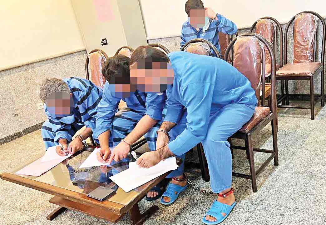 اسرار دستبرد بزرگ به صرافی با دستگیری 4مرد نقابدار فاش شد