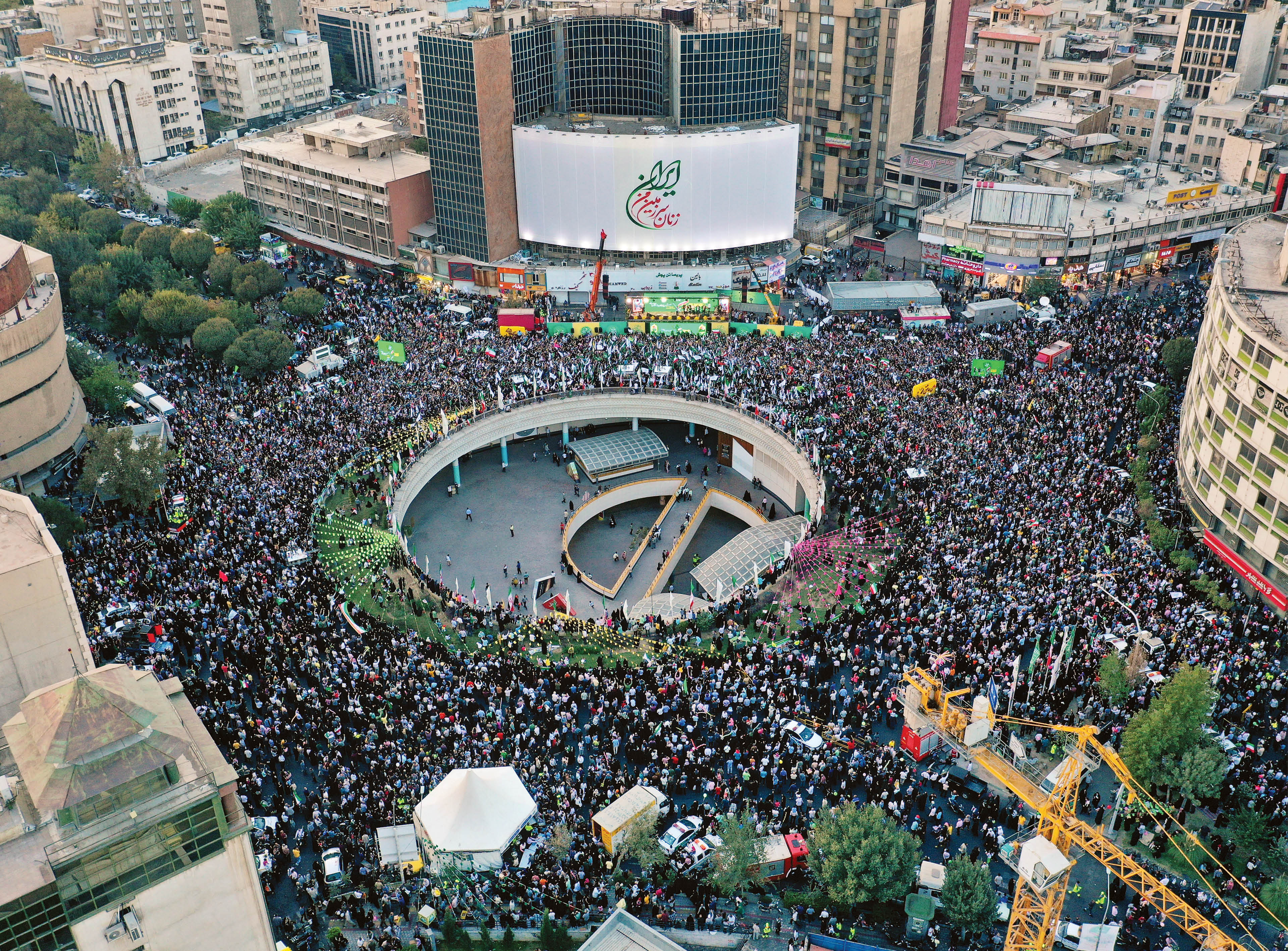 جشن باشکوه مردم