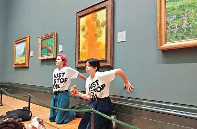 سوپ گوجه روی نقاشی ون‌گوگ