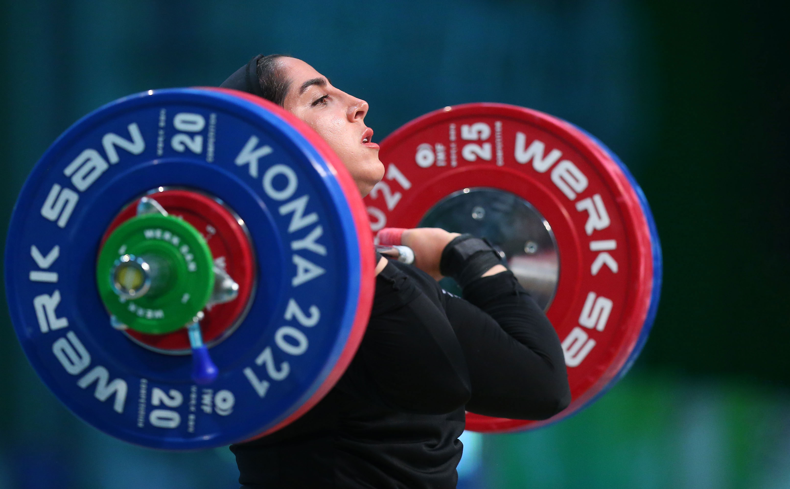 الهام حسینی: کارم سخت‌تر شد