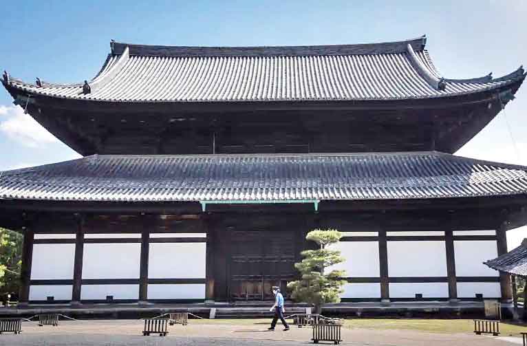 تصادف با قدیمی‌ترین توالت ژاپن