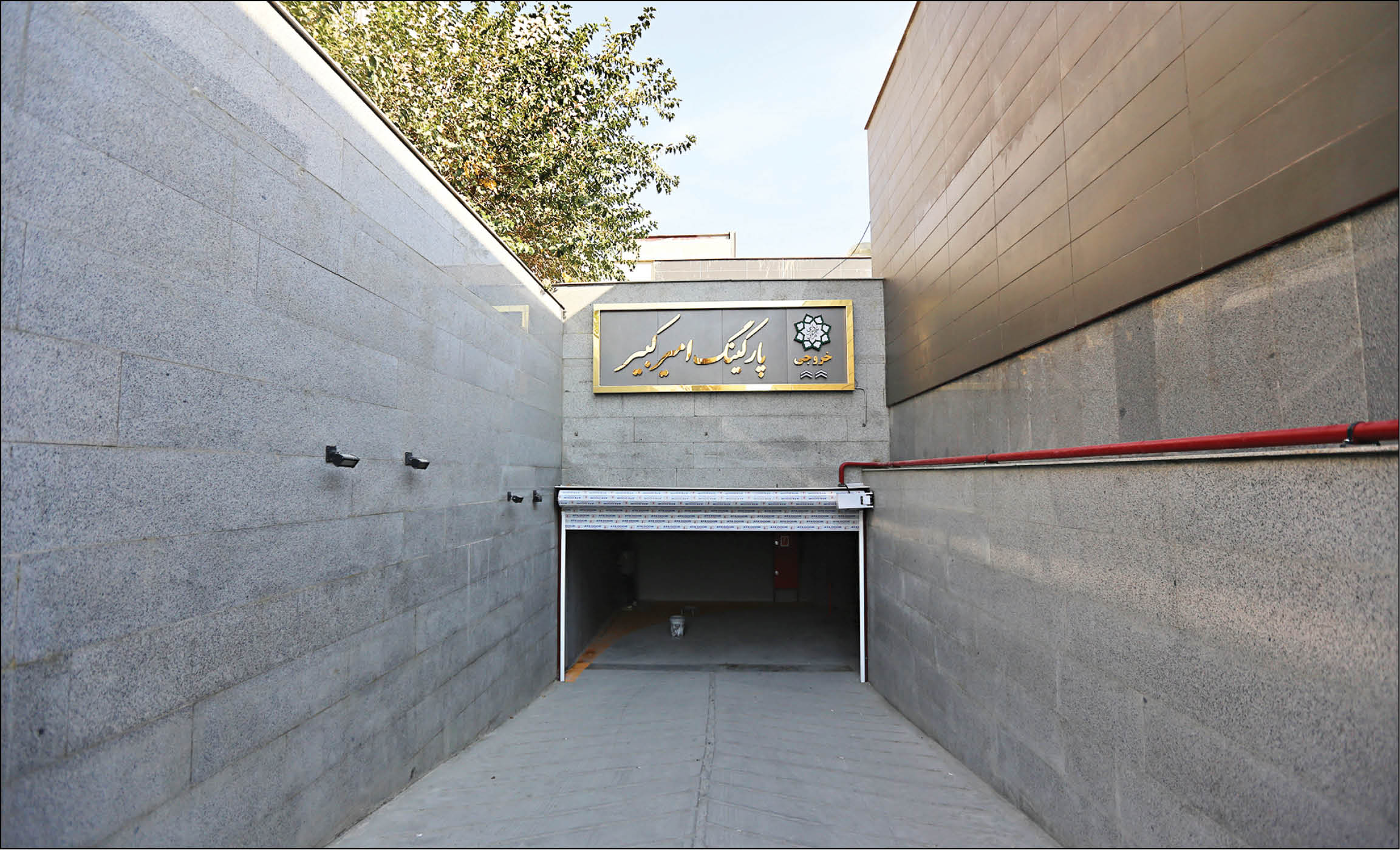 در پی اجرای طرح نهضت پارکینگ‌سازی در نقاط مختلف شهر تهران از سوی مدیریت شهری فعلی صورت می‌گیرد