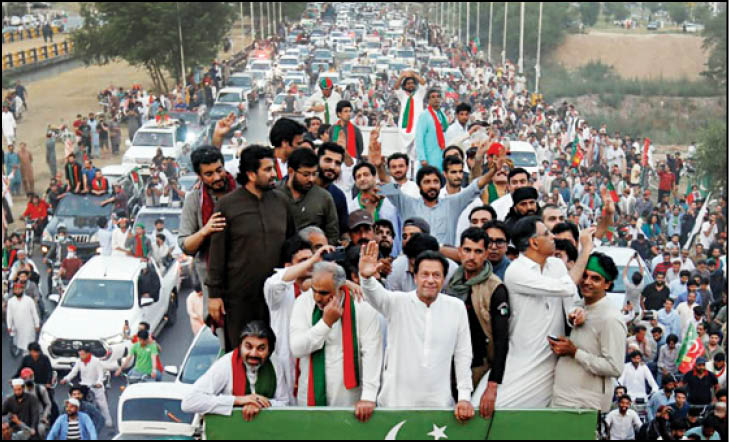 آغاز راهپیمایی 8روزه عمران‌خان