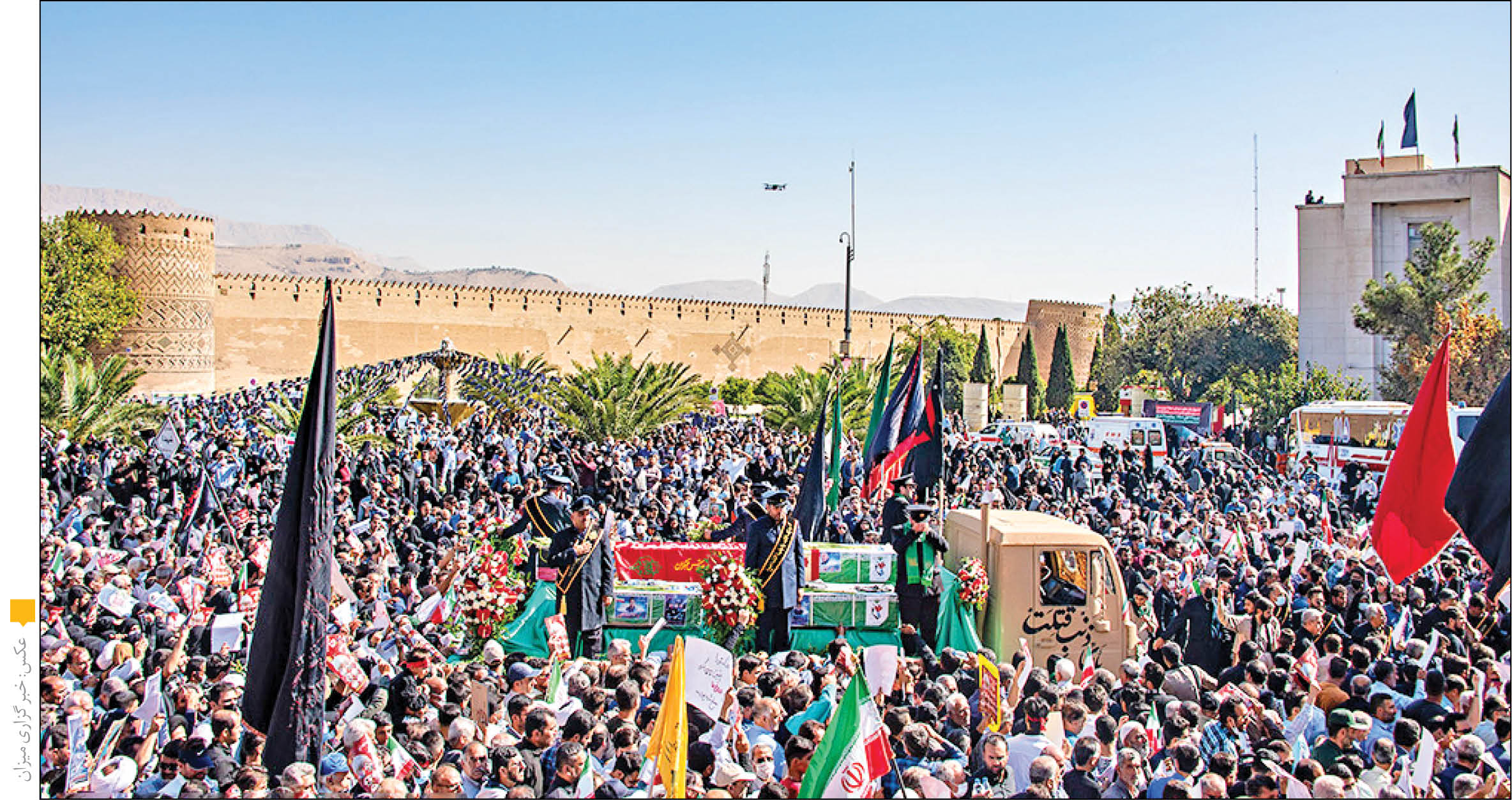 خروش یکپارچه مردم علیه اغتشاشگران در تشییع شهدای شاهچراغ