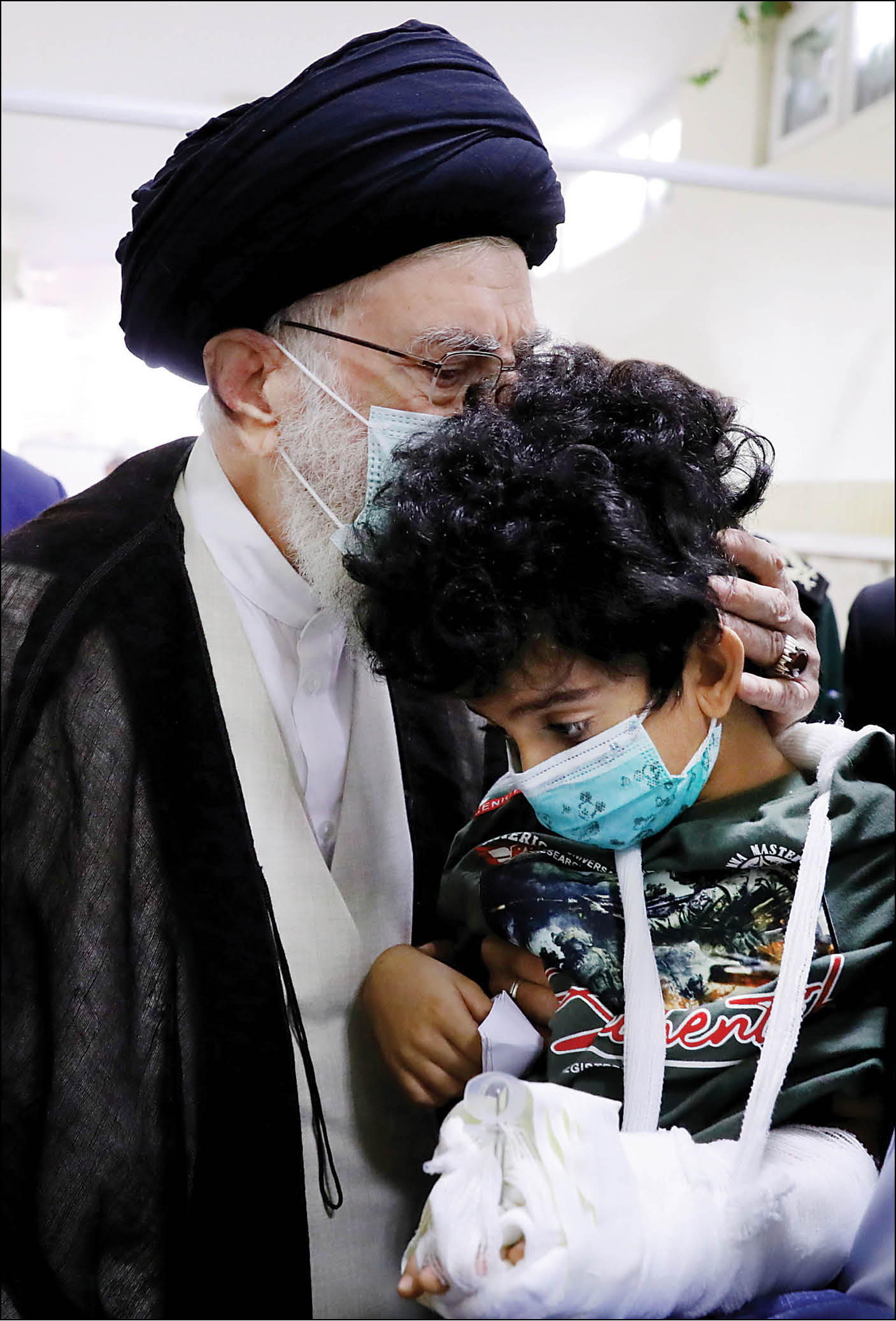 رهبر معظم انقلاب در آستانه 13 آبان و در دیدار دانش‌آموزان: