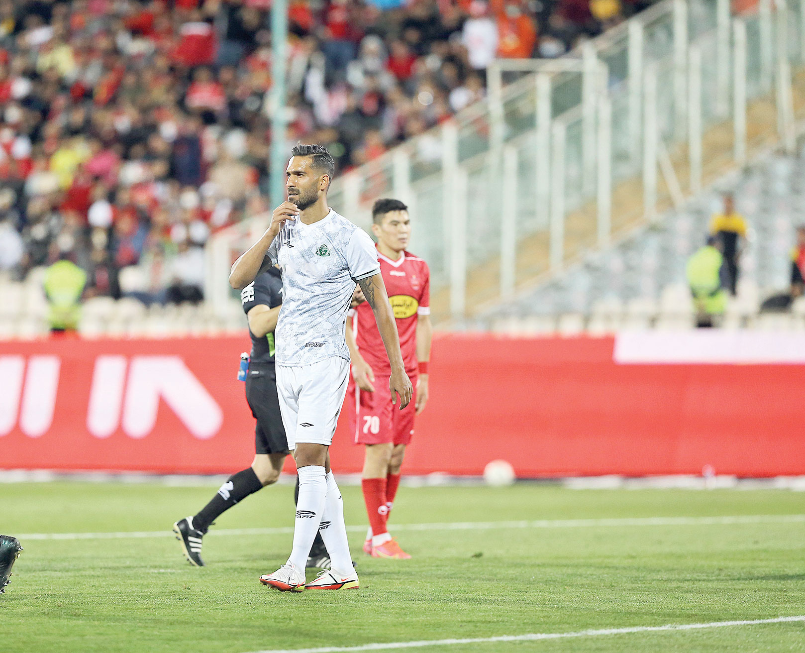 حسرت تیم ملی را می‌خورم