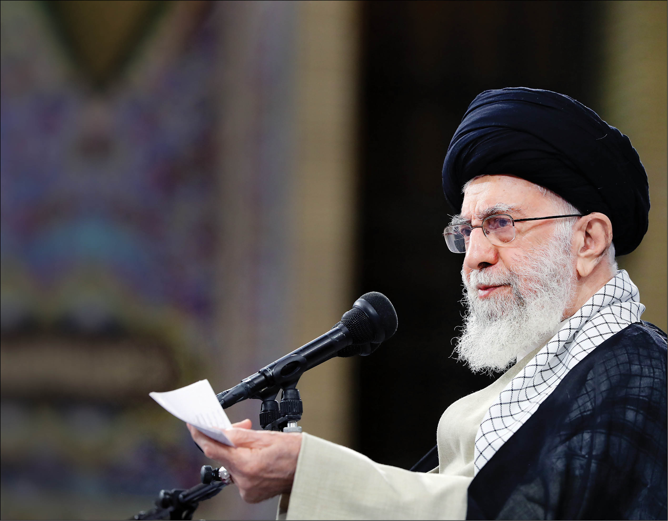 رهبر معظم انقلاب در دیدار صدها نفر از مردم اصفهان: