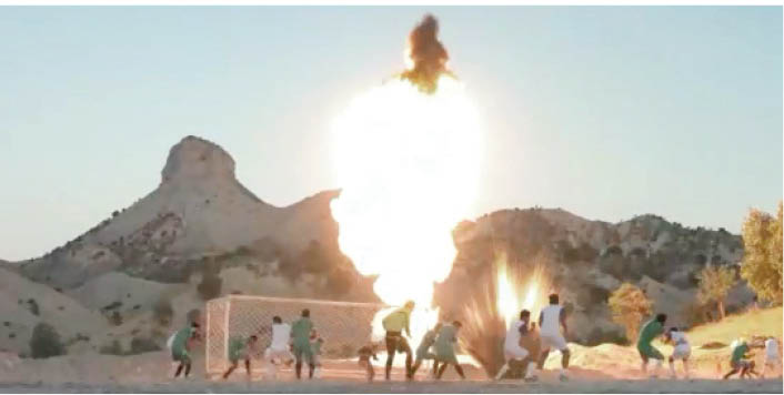 در روزهای برگزاری جام‌جهانی فوتبال یادی از شهدای بمباران هوایی زمین فوتبال چوار کنیم