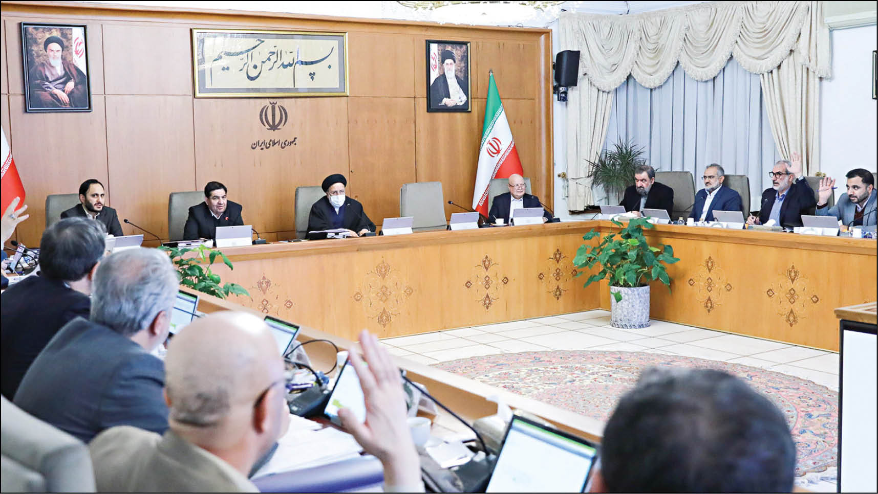 سند دخل و خرج دولت روی میز تشریح