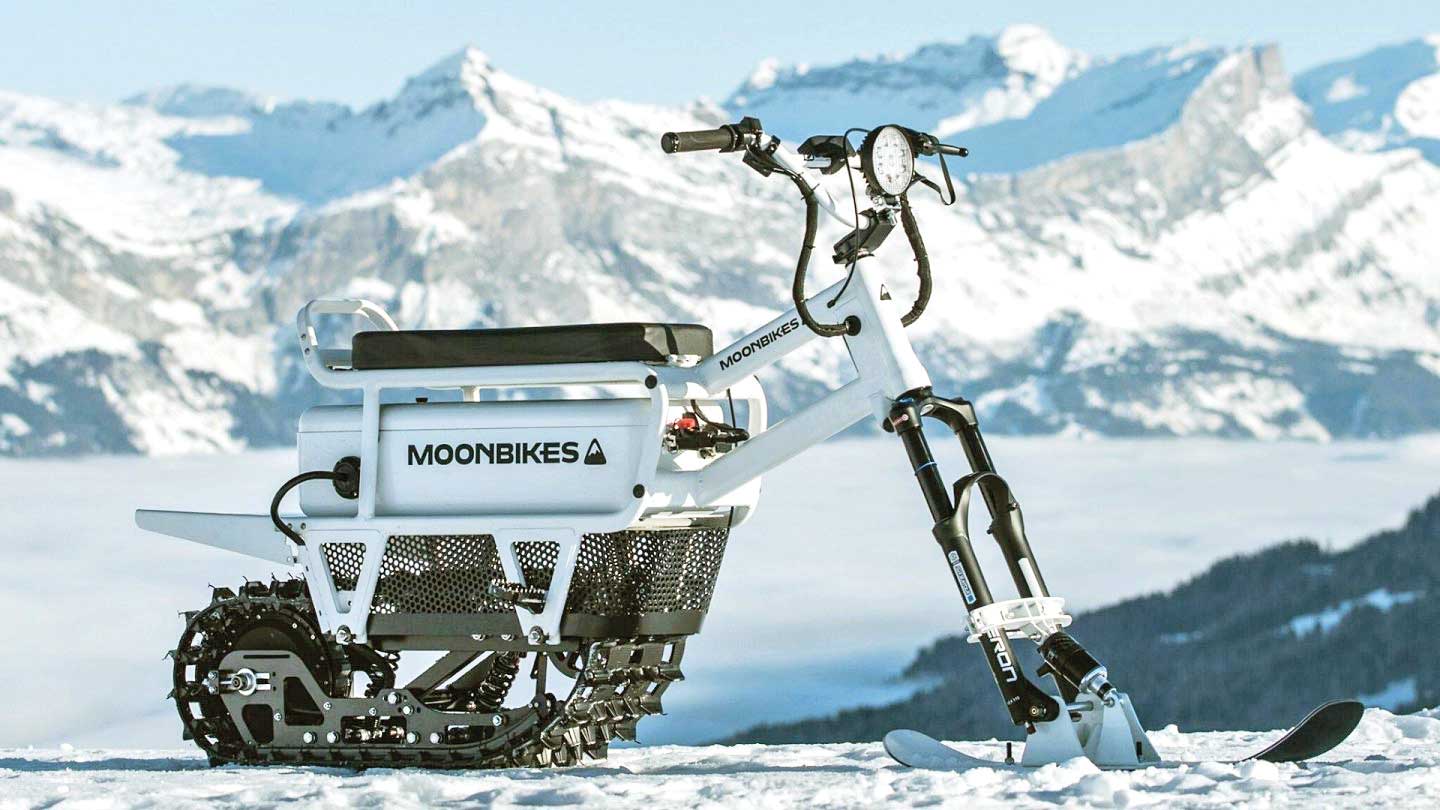 با ماه به پیست بروید