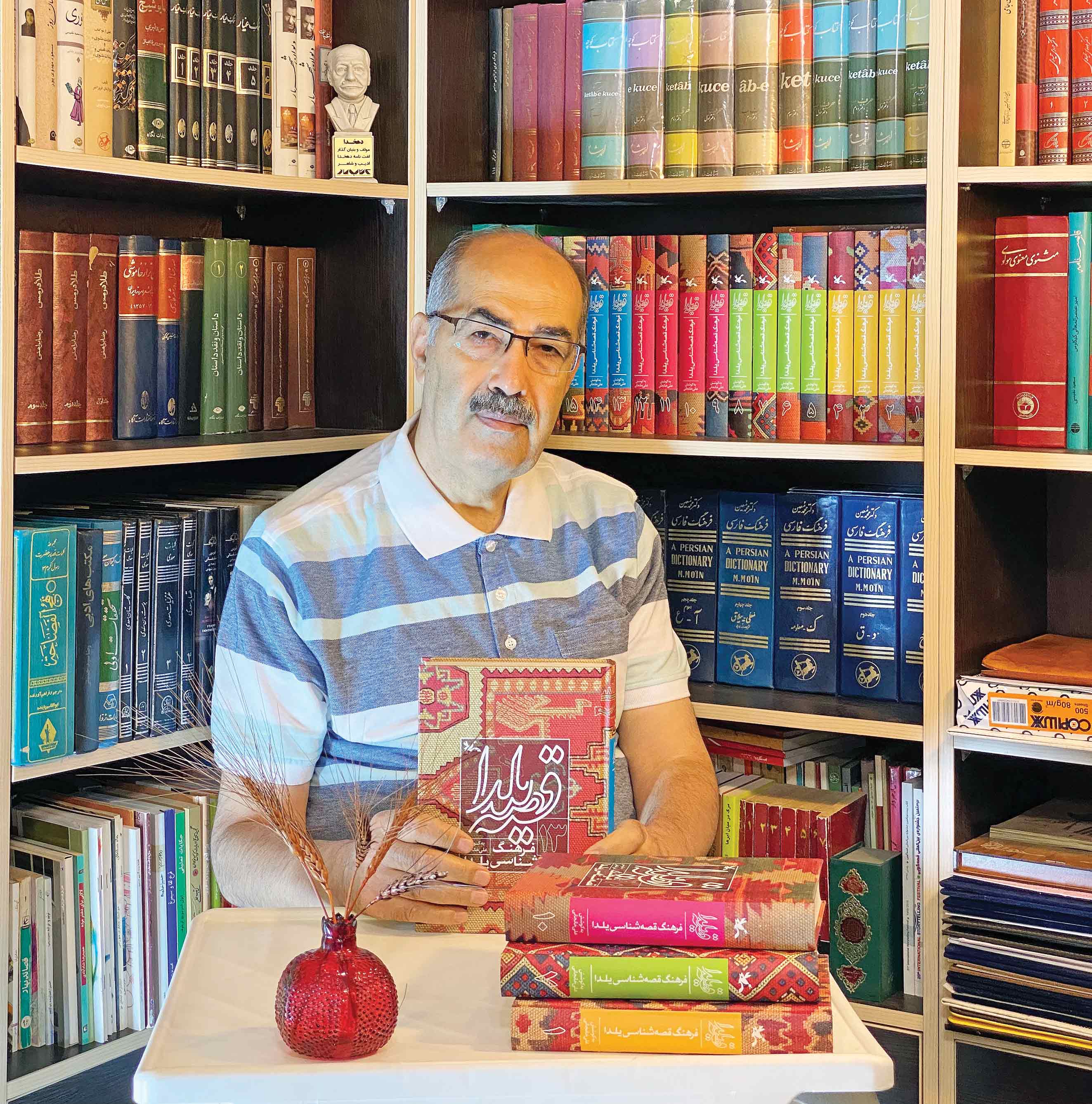 با علی خانجانی که مجموعه 16جلدی «قصه‌ یلدا» را تألیف کرده