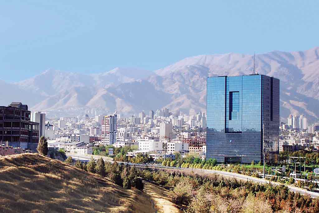 وزیر اقتصاد در مجمع شرکت ملی نفت از موتور روشن تورم رونمایی کرد