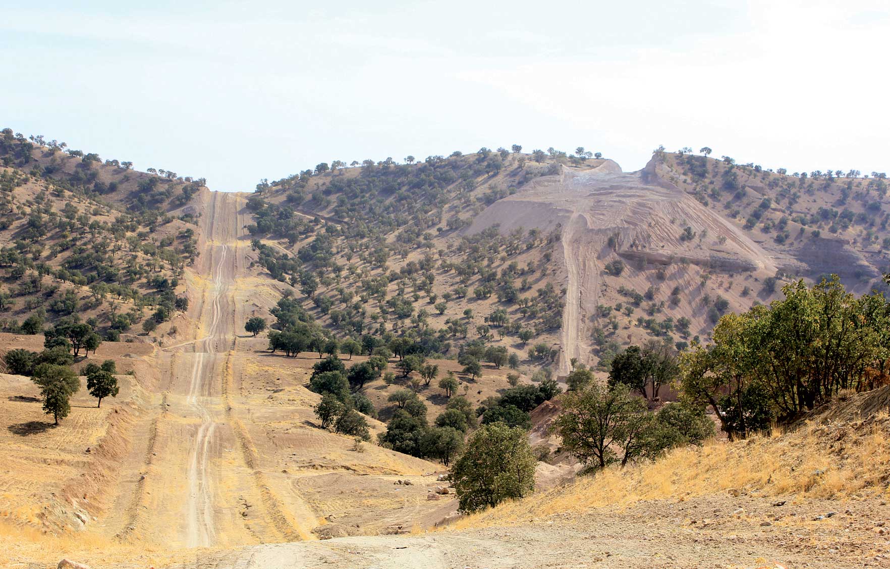 دست خالی در مقابل‌تخریبگران