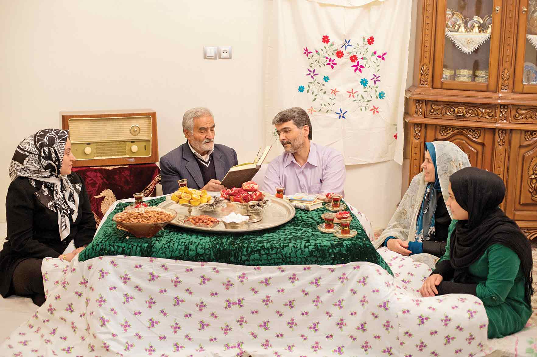 قصه طبق عروس و جوراب پشمی داماد