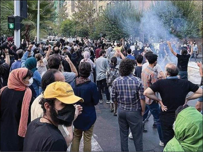 روایت حسین شریعتمداری از شروع اغتشاشات اخیر در ایران