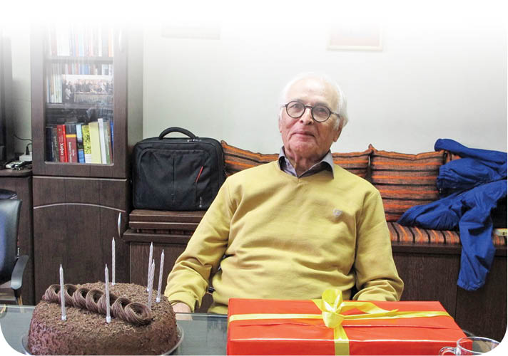 اجتماع ذهن منطقی و ذوق ادبی