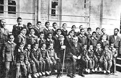 یتیمی که صدها یتیم را بزرگ کرد