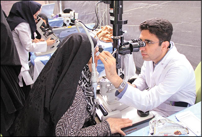 معاینه رایگان تشخیص آب‌مروارید سالمندان