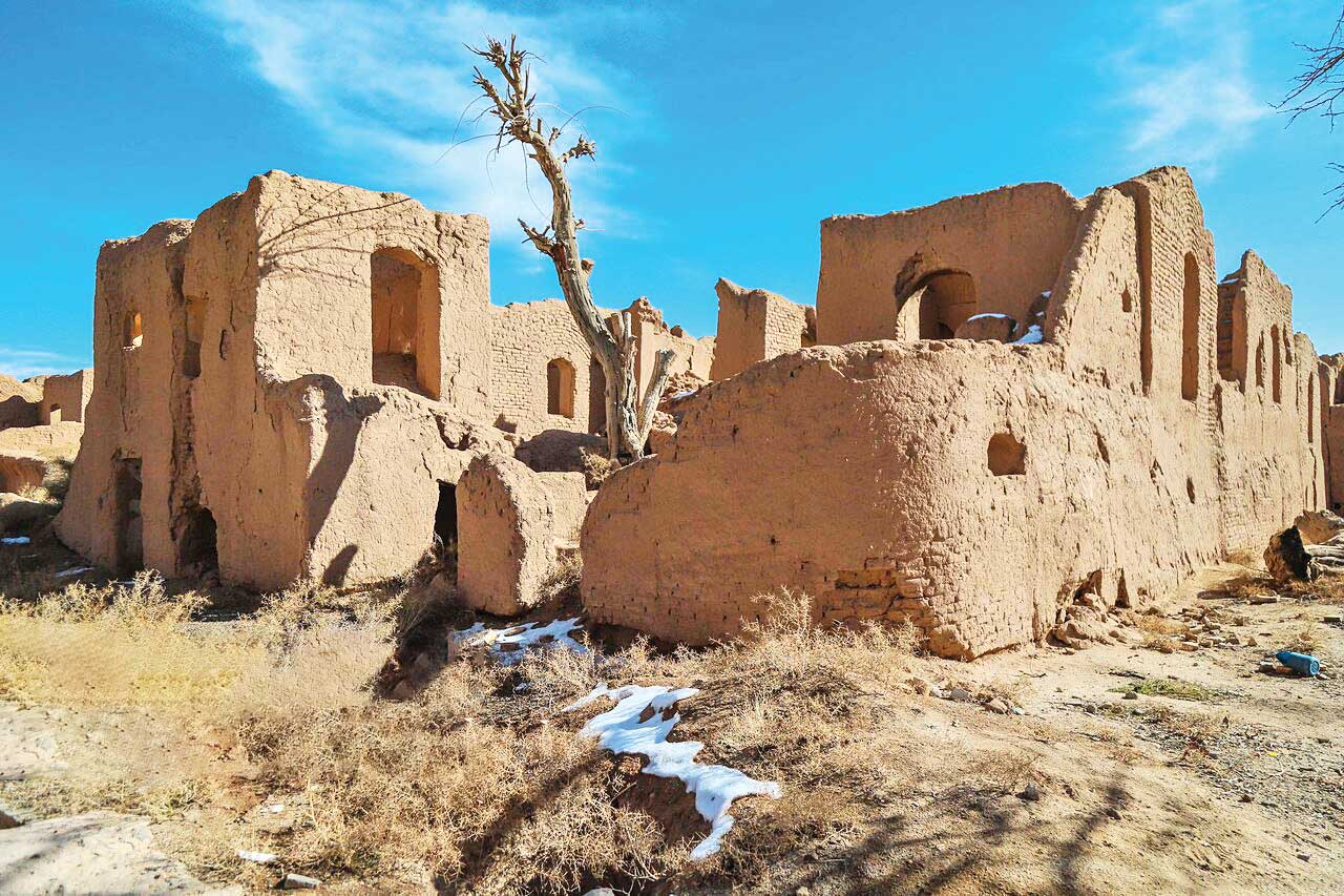 «اِرنان»، قلعه‌ای خشتی در دل کویر