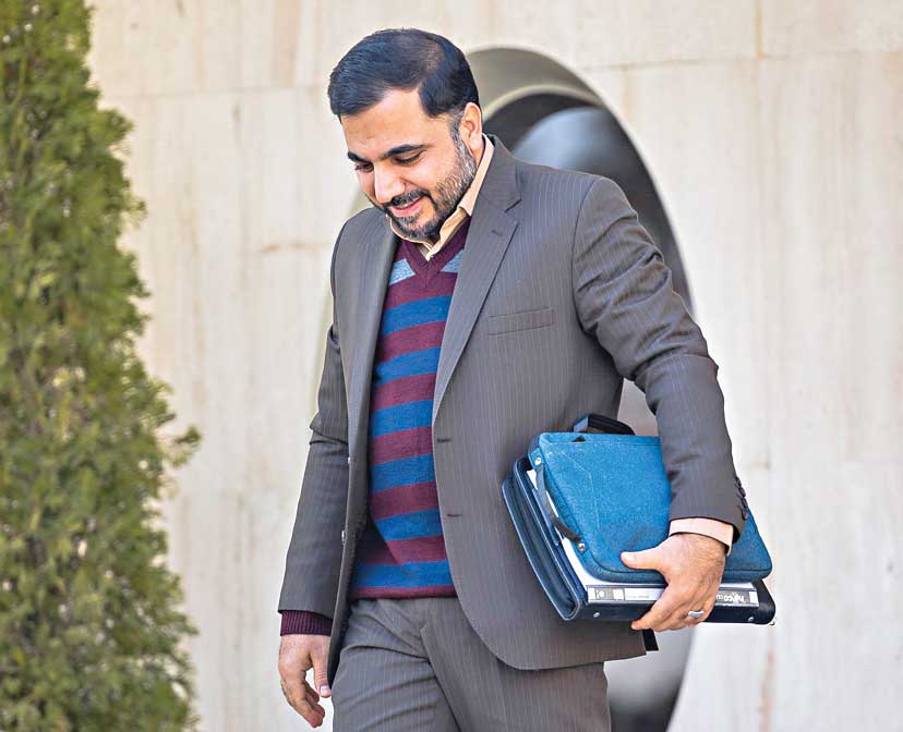 وزیر ارتباطات: زیرساخت اینترنت با ما است؛ فیلترینگ نه!