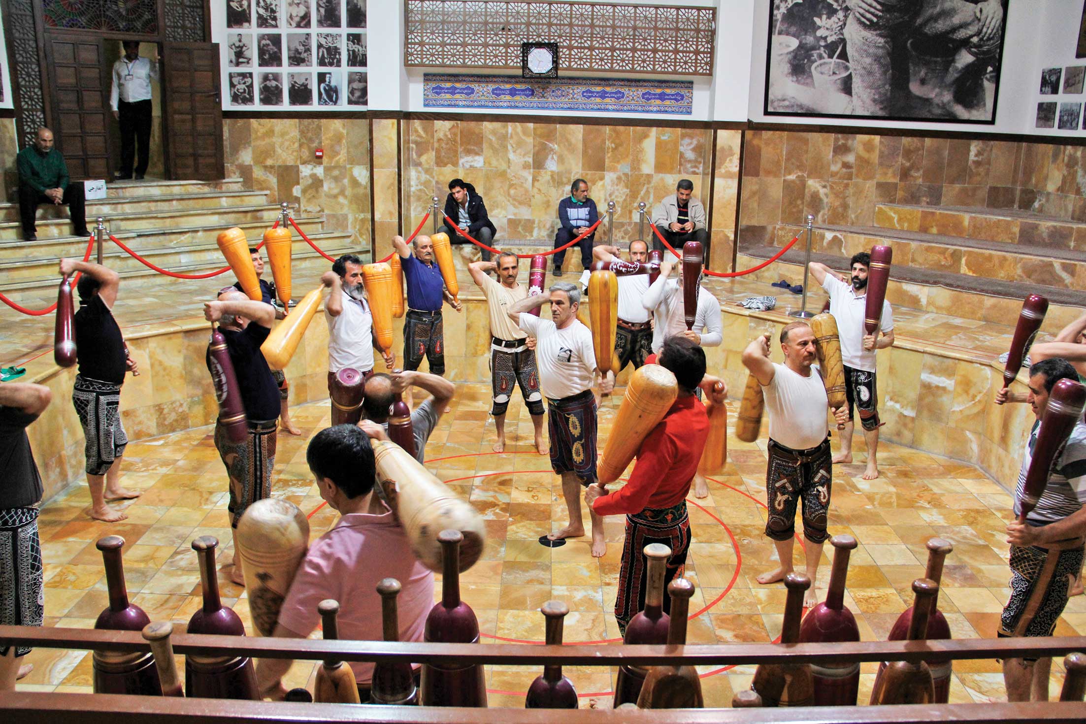 اینجا چراغی روشن است