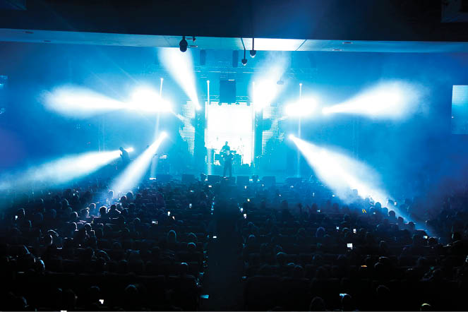 چراغ کنسرت‌های پاپ روشن شد