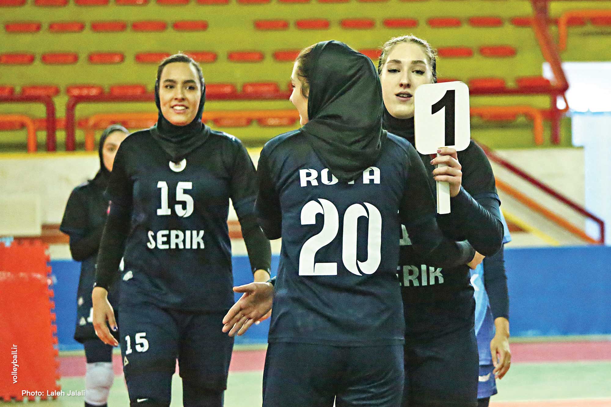 سردار تماشاگران را به سالن می‌آورد؟‌