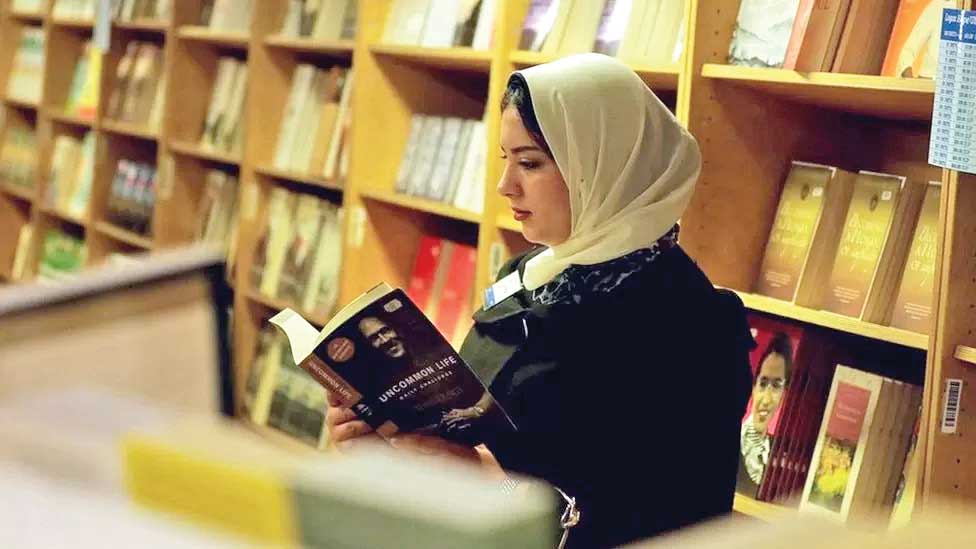 وام بگیر، کتاب بخوان