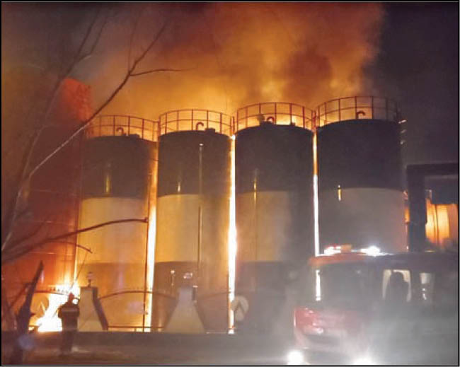 جزئیات آتش‌سوزی در کارخانه روغن موتور