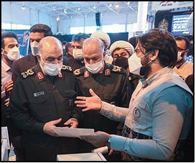 بازدید فرمانده سپاه از رویداد تولید محتوای دیجیتال بسیج