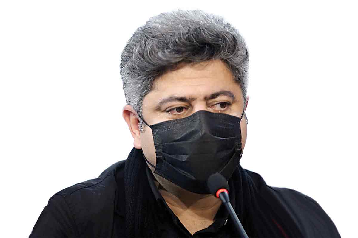 کارگردان فیلم «هوک » از زیر سرم به نشست رسید