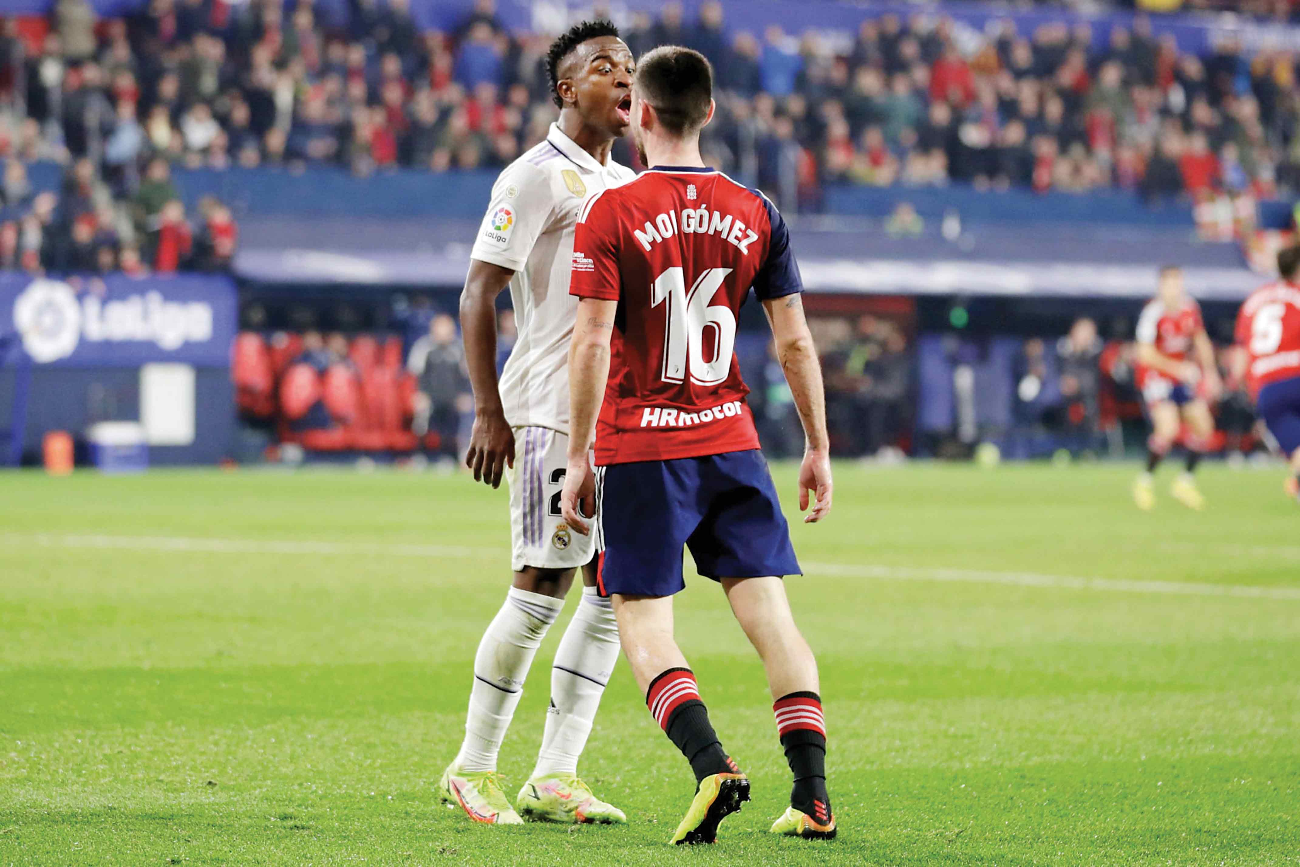 توهین‌ها ادامه دارد، رقص‌ها نیز