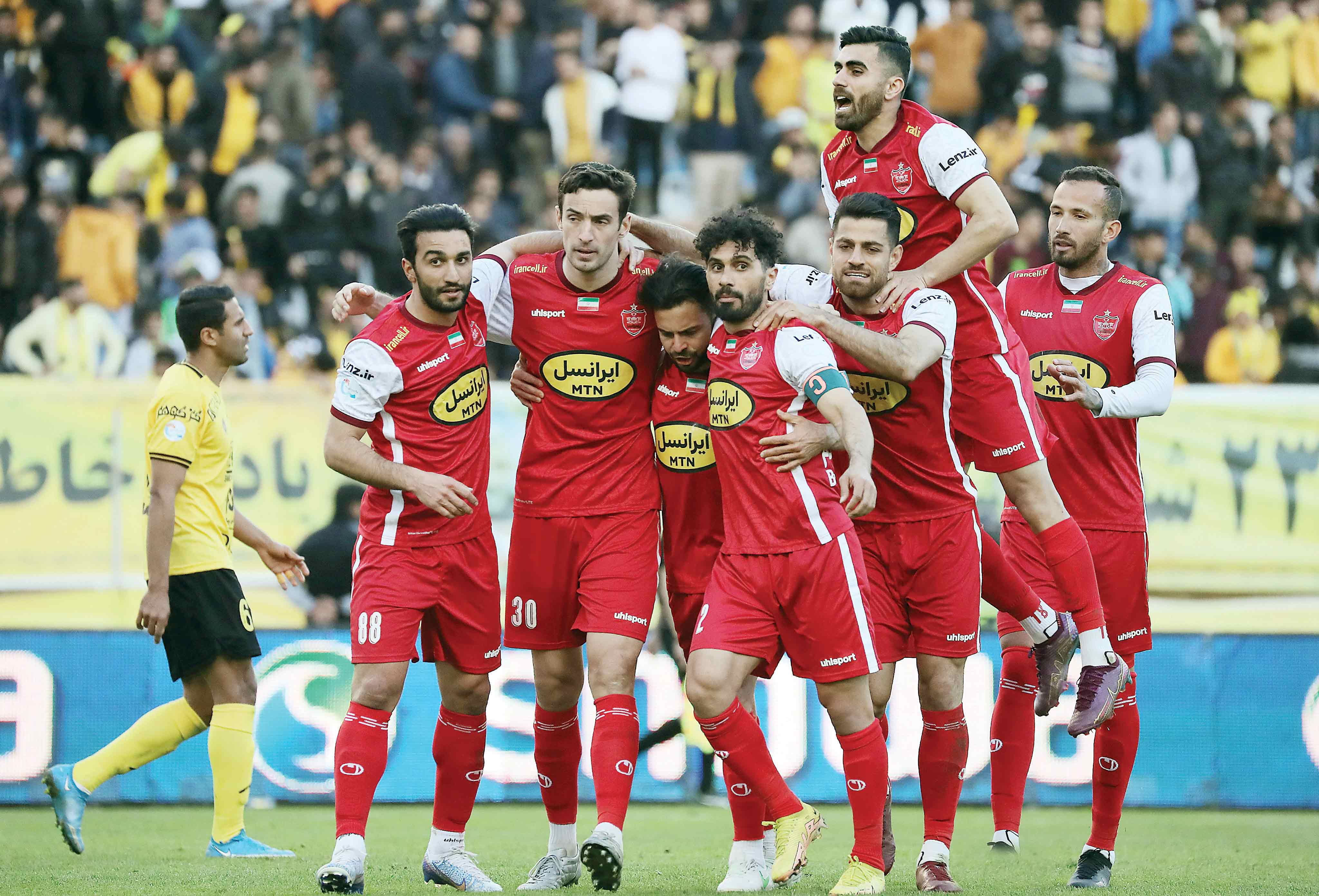 شاگردان گل‌محمدی برخلاف پیش‌بینی‌ها با نمایشی فوق‌العاده صدرنشین لیگ را از جام حذفی کنار زدند