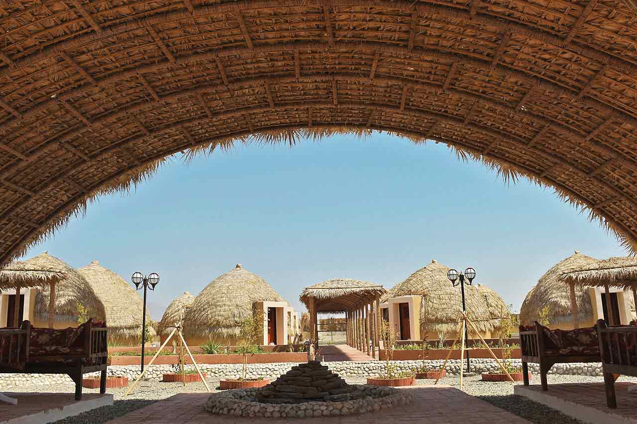 رزا کمالی، مسئول گروه جهادی که از طلا و سرمایه شخصی خود برای آبادانی مناطق محروم گذشته است