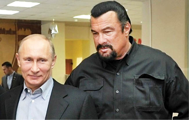 استیون سیگال از پوتین جایزه گرفت